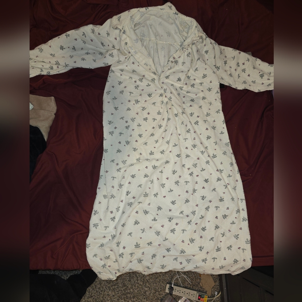 Floral White Cherry Nightgown